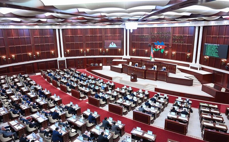 "AVİASİYA HAQQINDA" YENİ QANUN LAYİHƏSİ İLK OXUNUŞDA QƏBUL EDİLİB