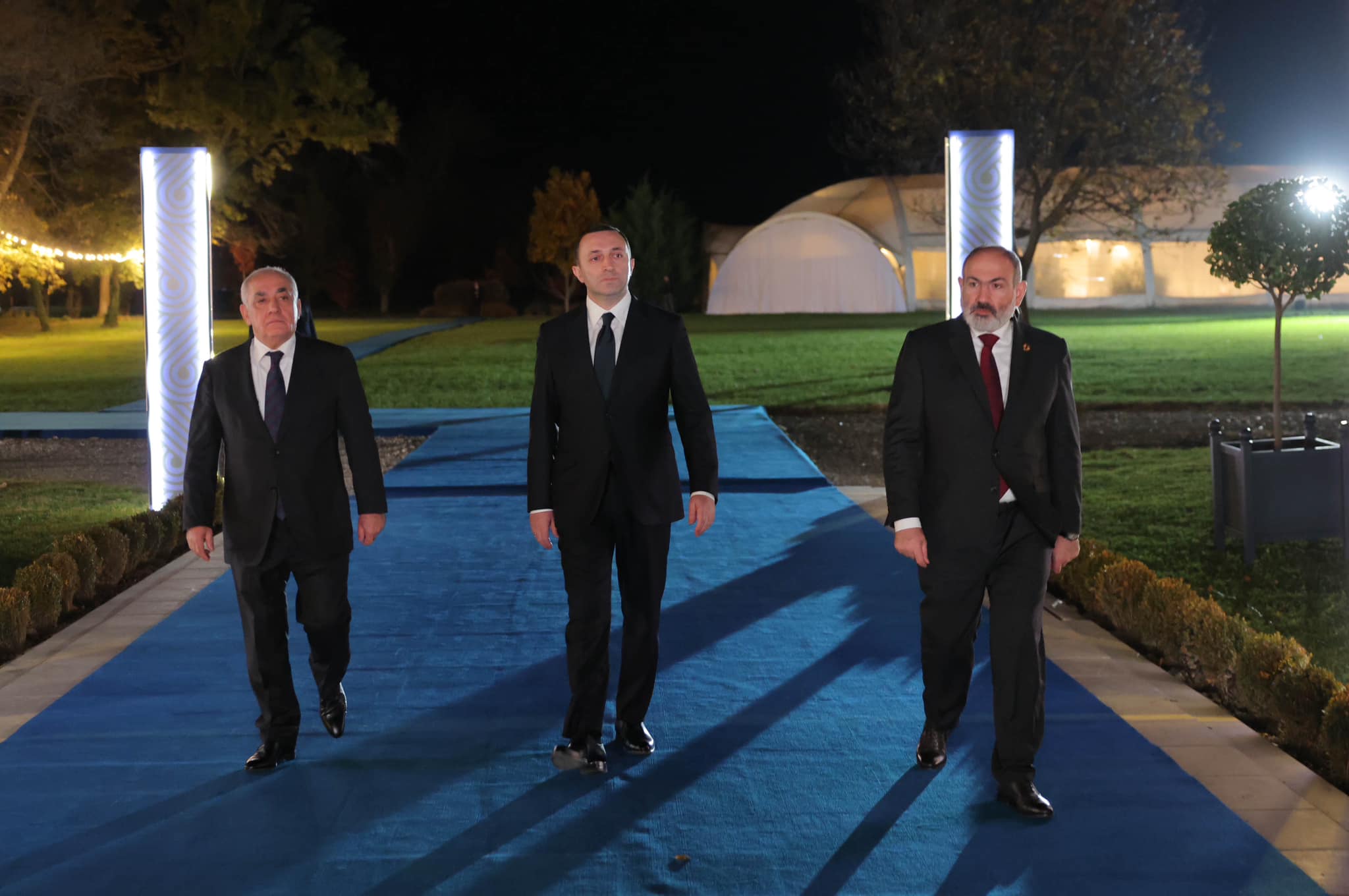 AZƏRBAYCAN, ERMƏNİSTAN, GÜRCÜSTAN BAŞ NAZİRLƏRİ ARASINDA ÜÇLÜ GÖRÜŞ BAŞ TUTUB