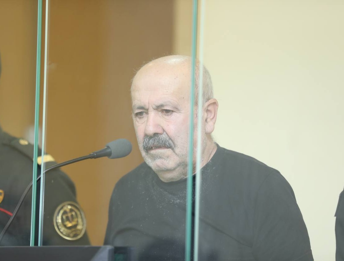 XOCALI RAYONUNUN MEŞƏLİ KƏNDİNDƏ SOYQIRIM TÖRƏTMƏKDƏ İTTİHAM OLUNAN XAÇATRYAN HAKİM QARŞISINA ÇIXARILIB.