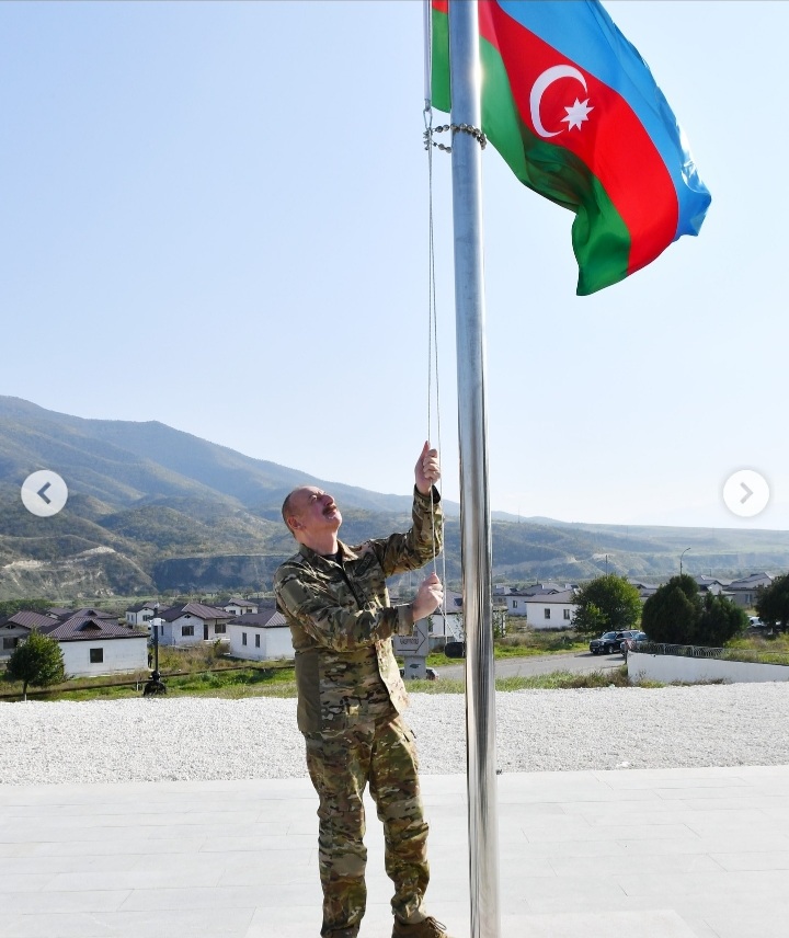 XOCALI ŞƏHƏRİ VƏ ƏSGƏRAN QƏSƏBƏSİNDƏ BAYRAĞIMIZ DALĞALANDI!