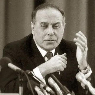"BİR GÜNLƏRİ İCLASDA DEDİM Kİ, QALDIRIN QOLLARINIZI SAATLARINIZA BAXACAM."/ARXİV - VİDEO