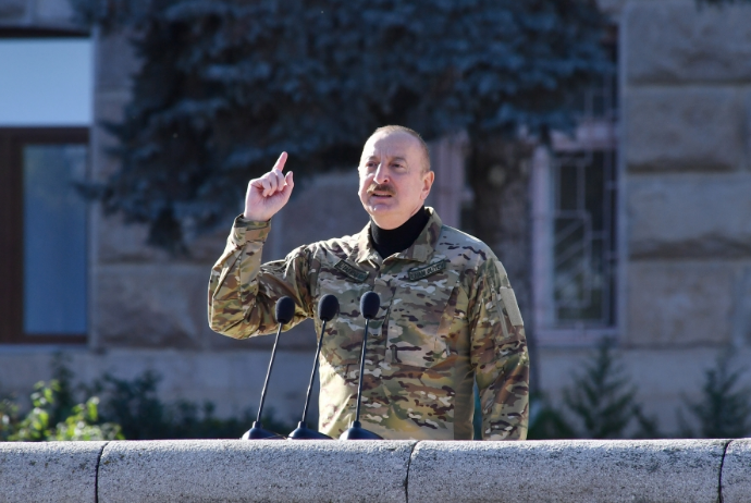 İLHAM ƏLİYEV 3 İL ƏVVƏL XANKƏNDİ HAQQINDA DÜŞÜNCƏLƏRİNİ PARADDA DİLƏ GƏTİRDİ - VİDEO