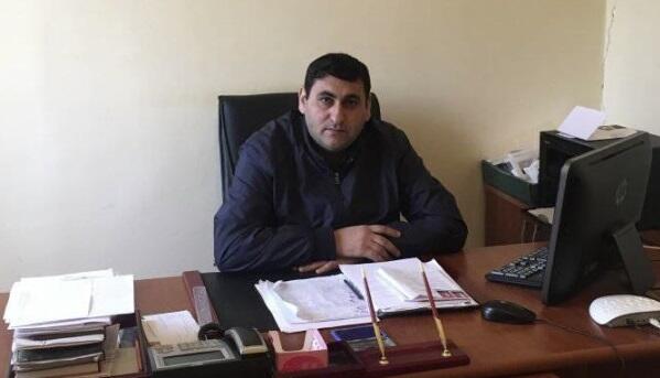 Sürücülük hüququ olmayan vəzifəli şəxs etibarnaməsi olmadan idarə etdiyi avtomobillə qəza törətdi, öldü - VİDEO