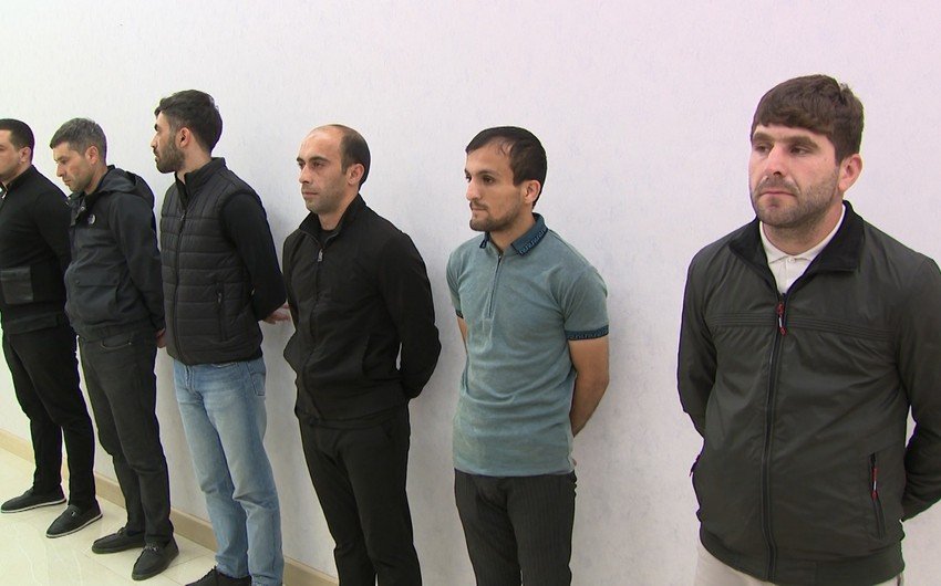 Tərkibi insan sağlamlığı üçün zərərli olan saxta spirtli içkilər hazırlayan dəstə üzvləri saxlanılıb - VİDEO